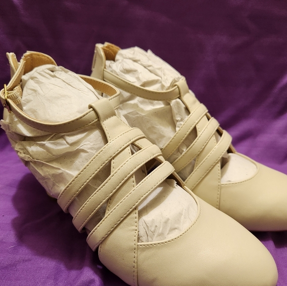 Comfortview 2 inch women's size 9 heels - Picture 4 of 4